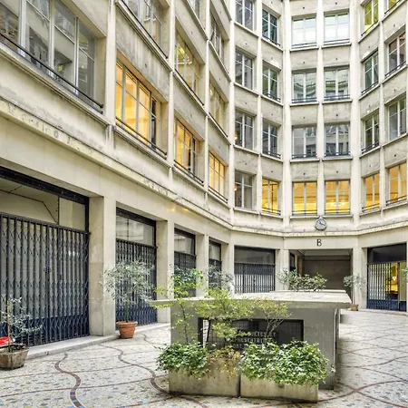 & Stylish Renovated Parisian / 6-8 Guests Lägenhet