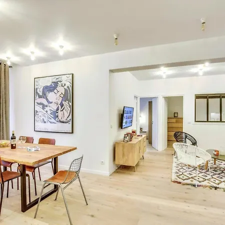 & Stylish Renovated Parisian / 6-8 Guests