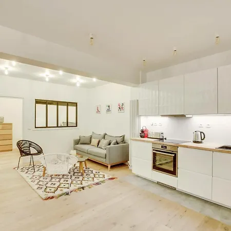 Apartment & Stylish Renovated Parisian / 6-8 Guests *