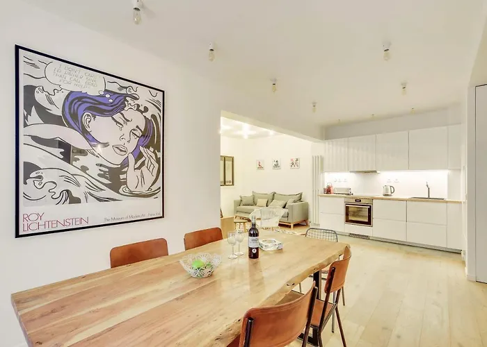 & Stylish Renovated Parisian / 6-8 Guests * Parigi