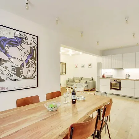 & Stylish Renovated Parisian / 6-8 Guests * Paris