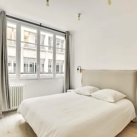 & Stylish Renovated Parisian / 6-8 Guests * Paris
